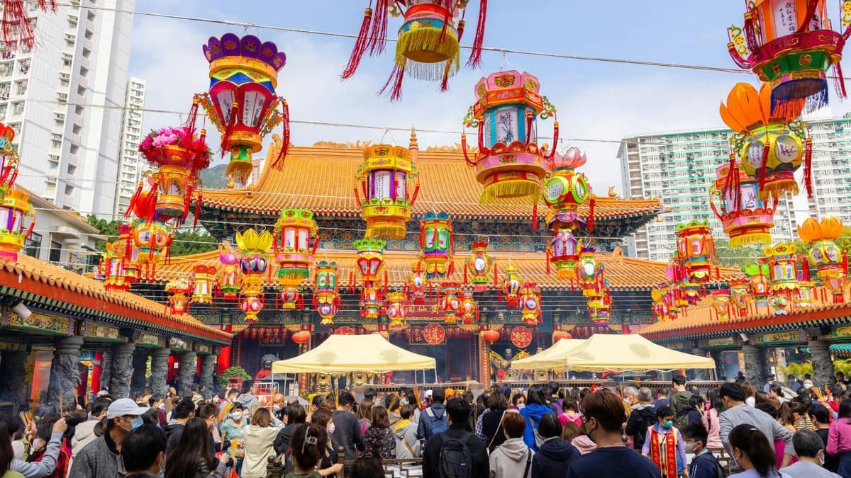 Visit Wong Tai Sin Temple